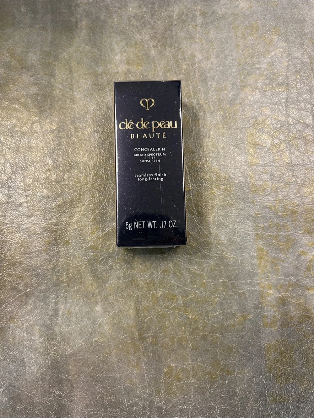 Clé de Peau Beauté Concealer - Almond 4 with neutral to warm undertones